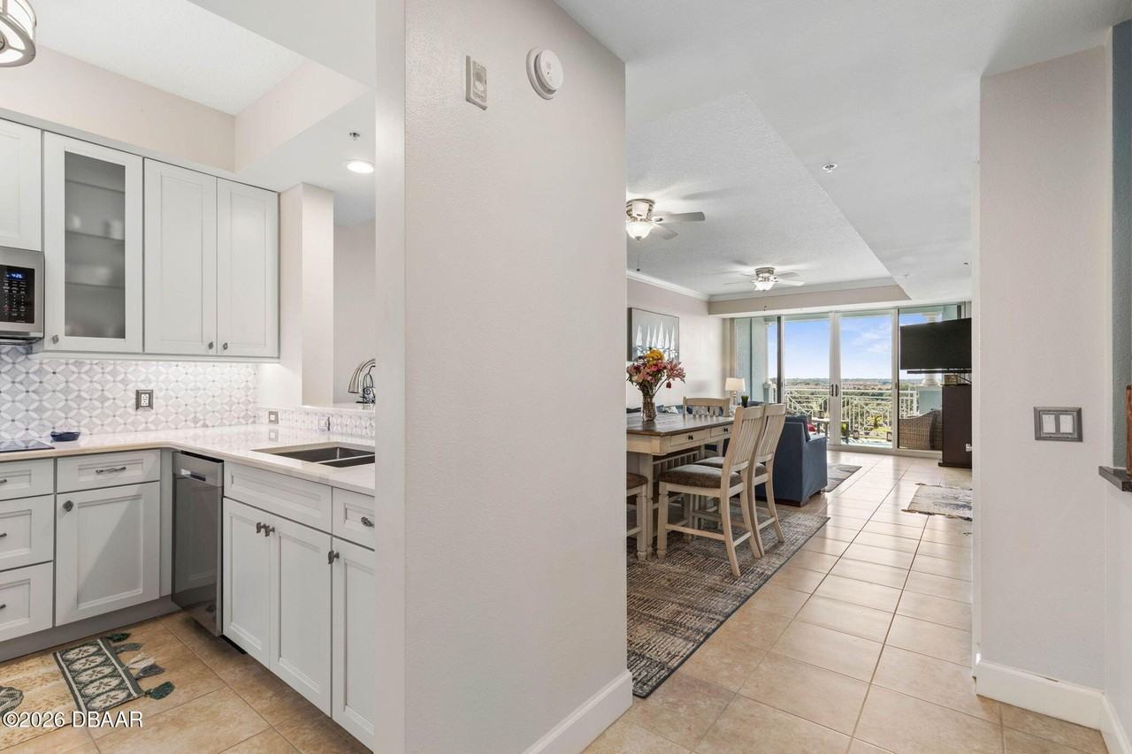 102 Yacht Harbor Dr #567 - Photo 6 of 50