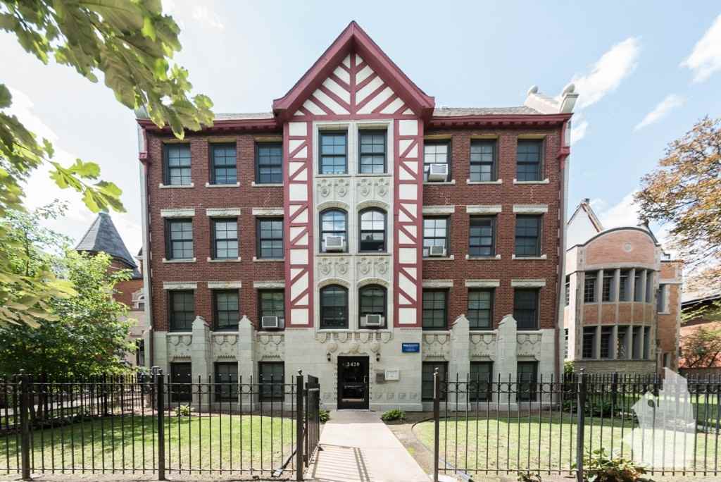 2420 N Kedzie Blvd #201 - Photo 2 of 8