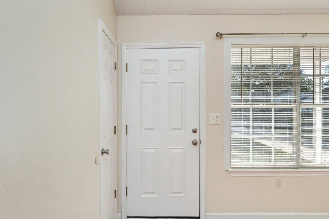 55 Oakridge Way - Photo 6 of 37