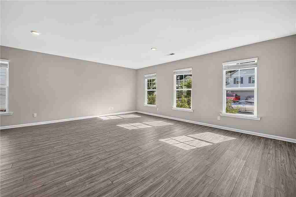 323 Golden Eagle Pkwy - Photo 2 of 29