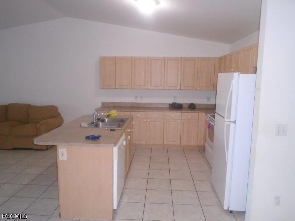 1310 Ne 8th Pl - Photo 3 of 3