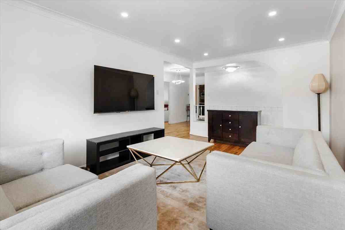 730 26e Avenue - Photo 4 of 20