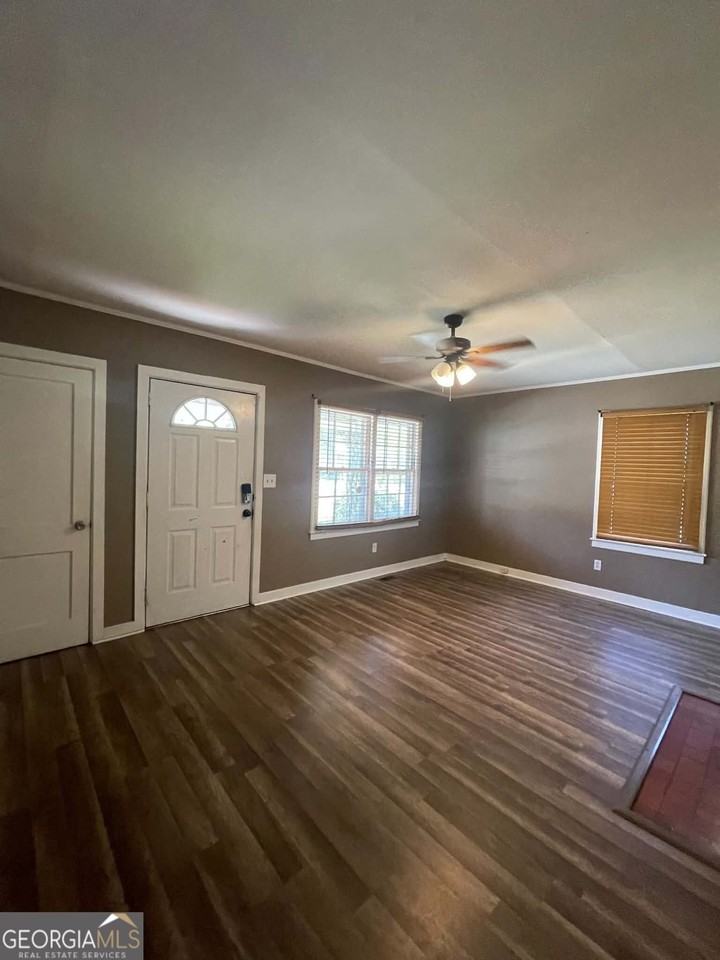 115 West Dr - Photo 3 of 9