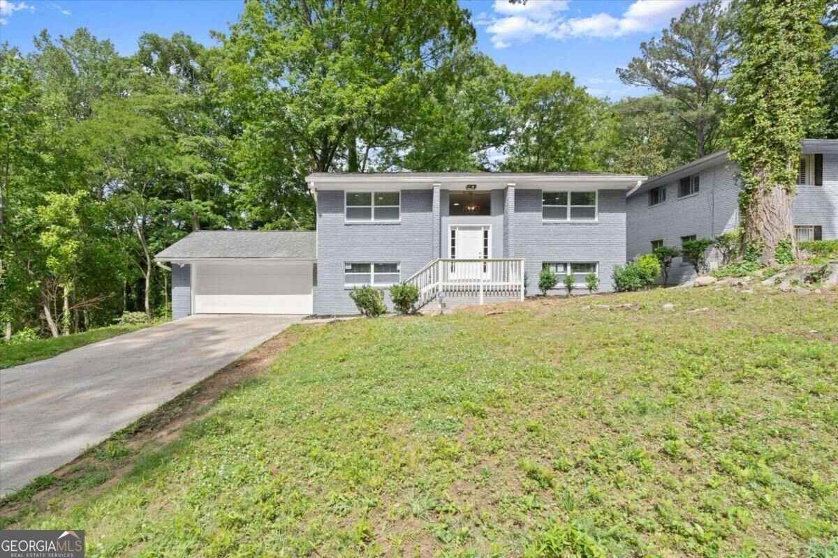 495 Larchmont Cir Nw - Photo 2 of 15