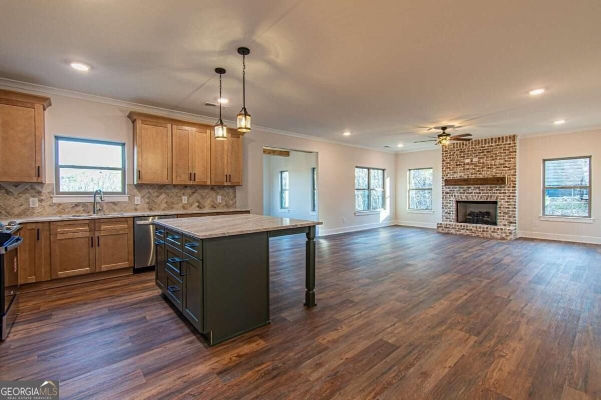 386 Mulberry Cir - Photo 6 of 42