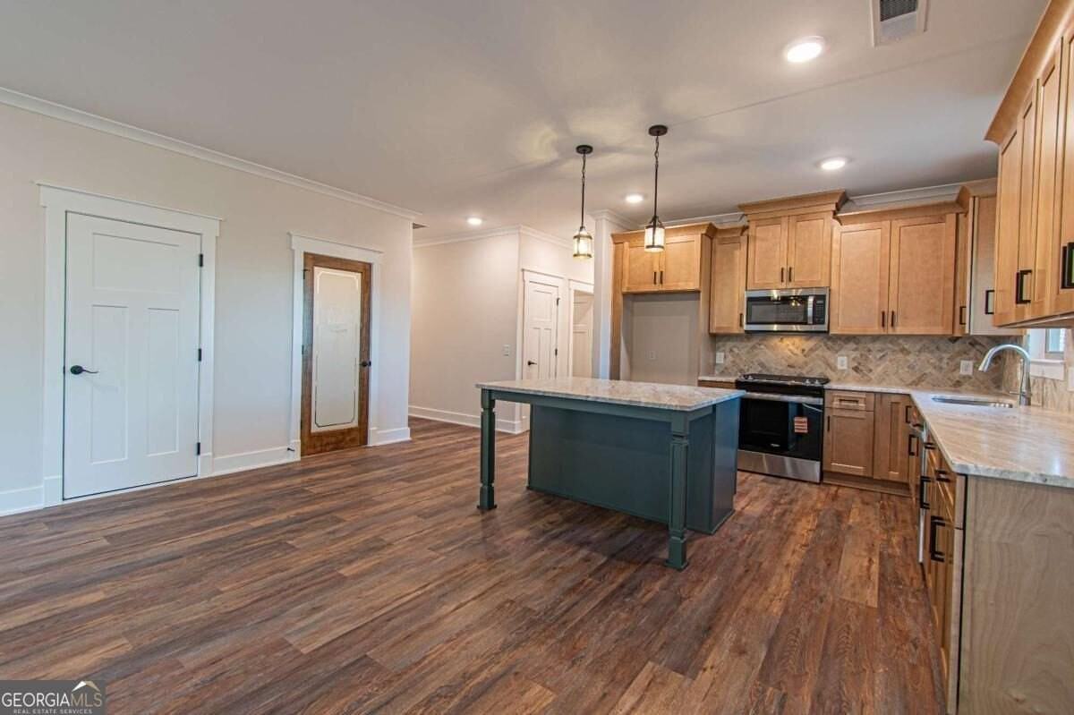 386 Mulberry Cir - Photo 7 of 42