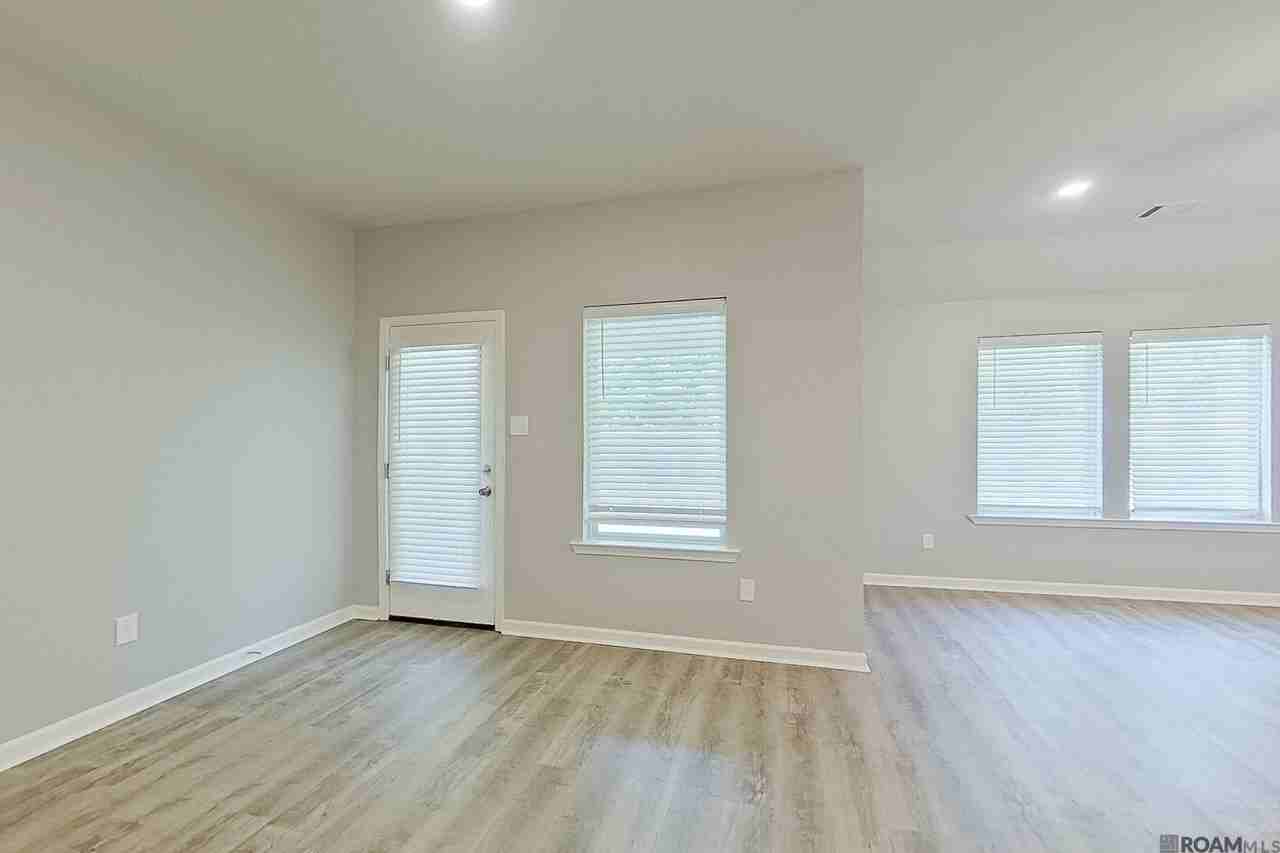 122 Yardley Ct - Photo 4 of 26