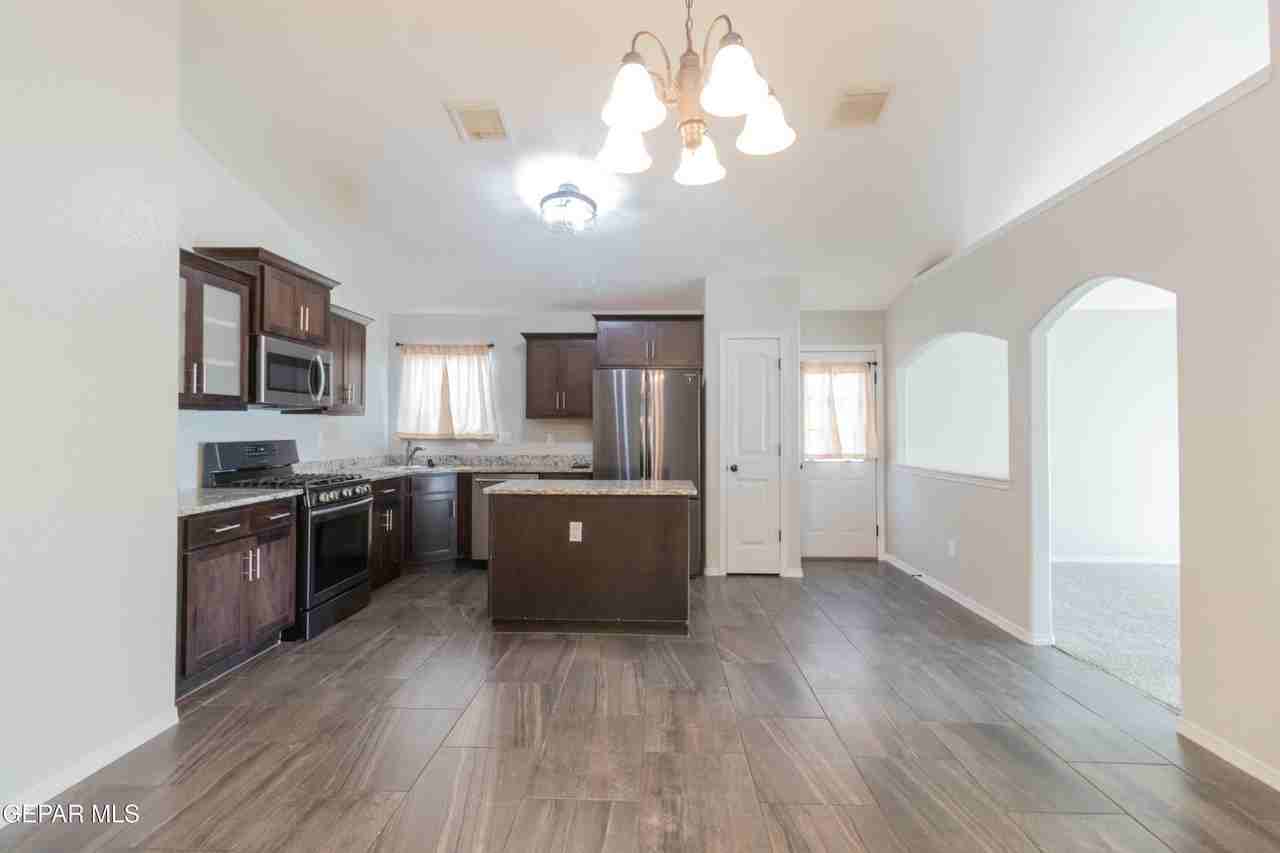 4980 Rose Elise St - Photo 3 of 36