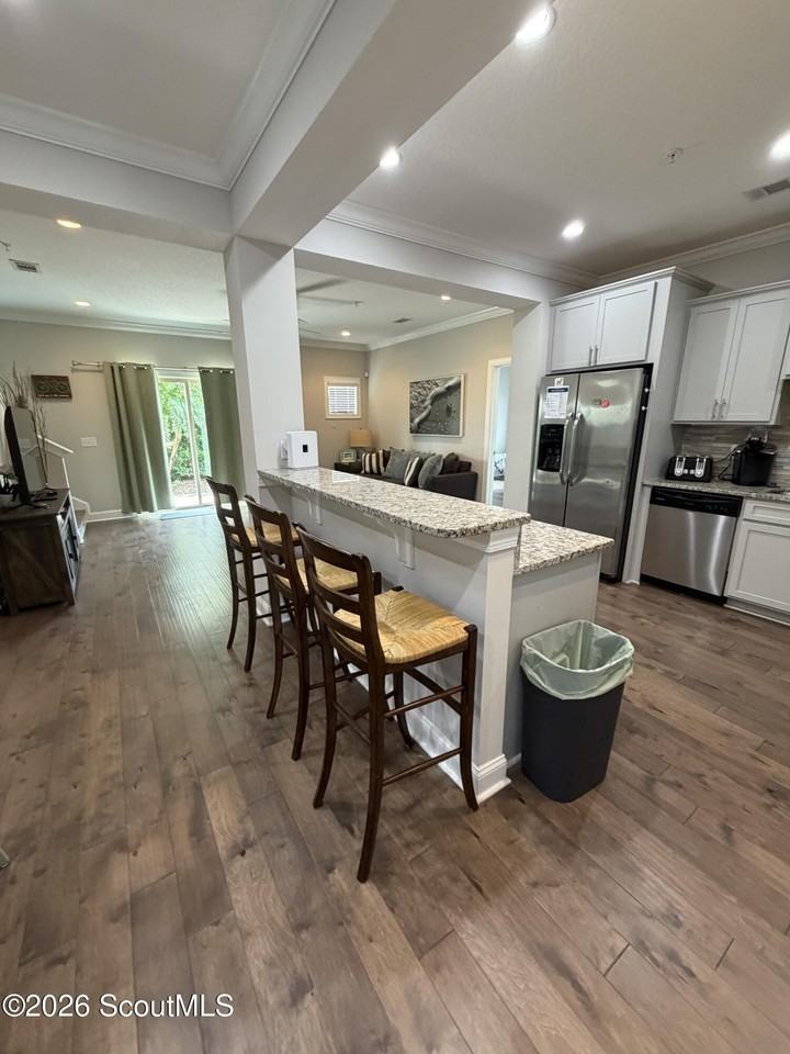 1401 Mariners Cir - Photo 3 of 15