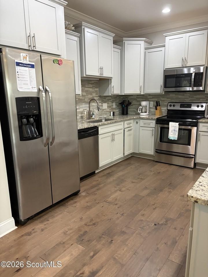 1401 Mariners Cir - Photo 4 of 15