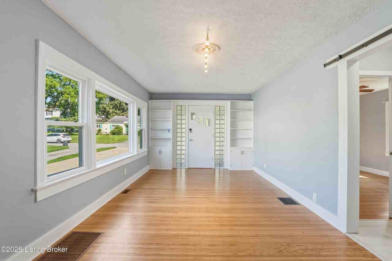 2124 Winston Ave - Photo 7 of 50