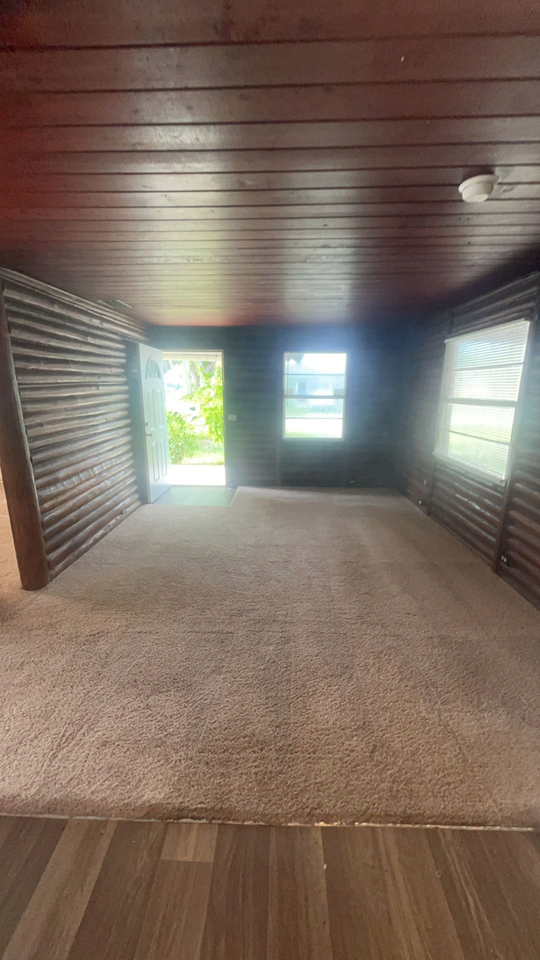 850 Lafayette Ln - Photo 2 of 6