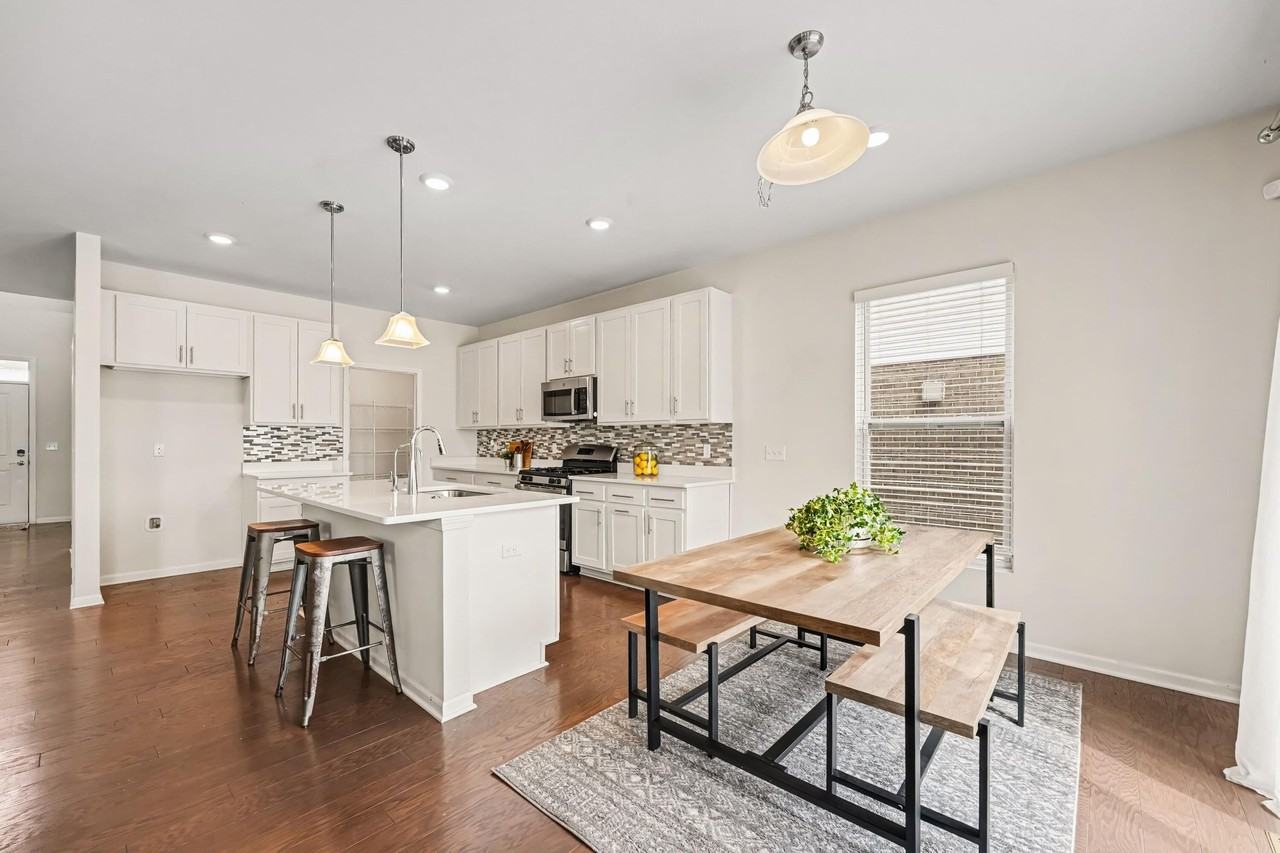 8580 Pioneer St - Photo 2 of 15