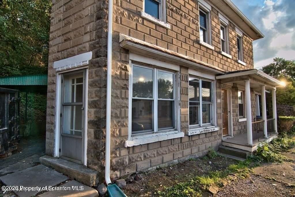 511 N Main St - Photo 2 of 38