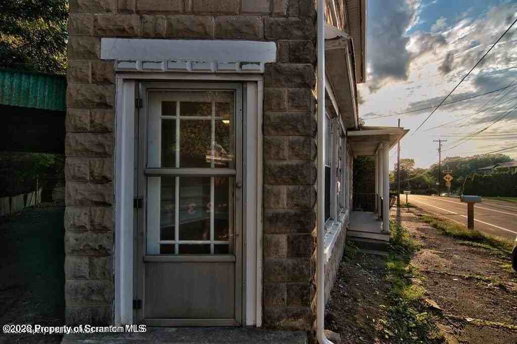 511 N Main St - Photo 3 of 38