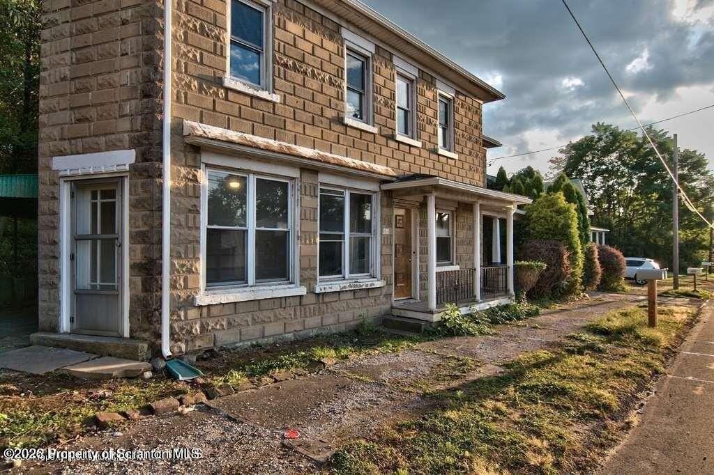 511 N Main St - Photo 4 of 38