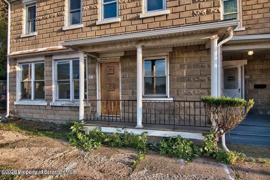 511 N Main St - Photo 5 of 38