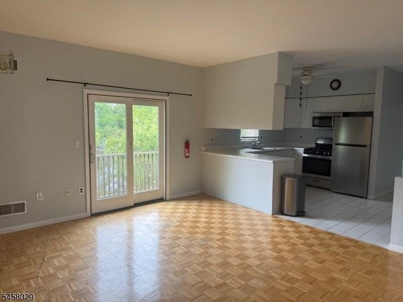 730 Main Street #2L - Photo 5 of 9