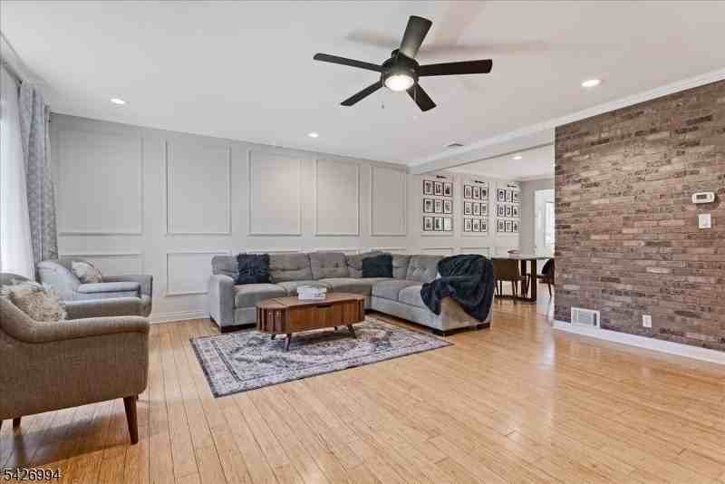 7 Rutgers St - Photo 4 of 19