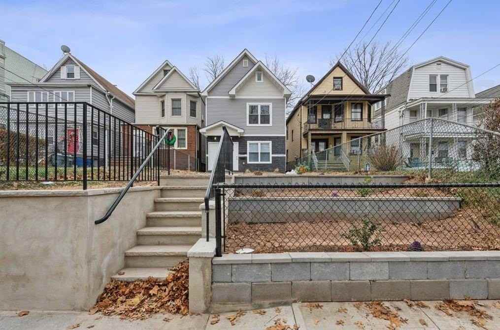 251 Duncan Ave #1 - Photo 2 of 4