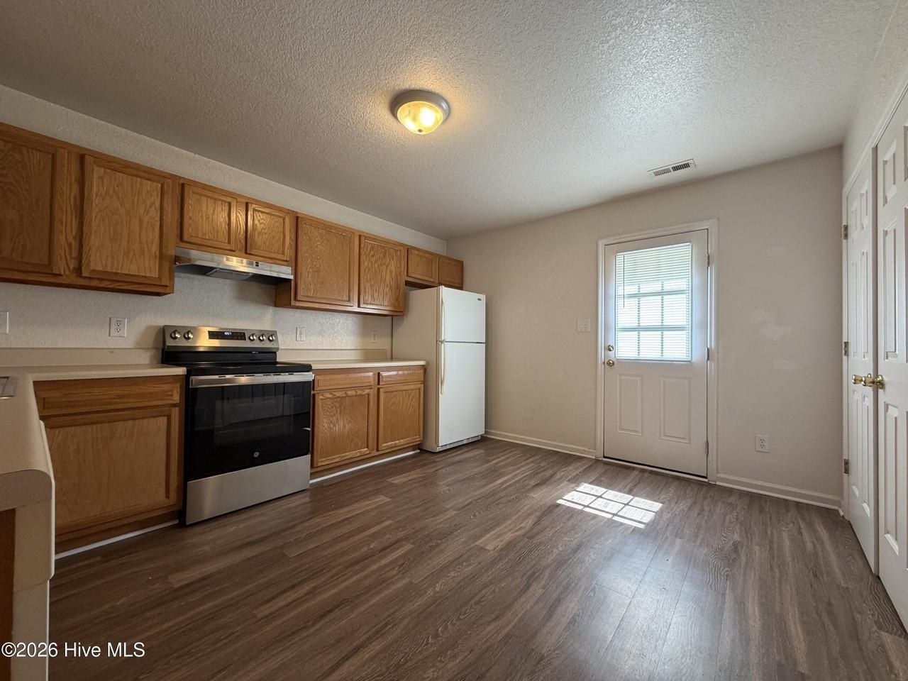 60 Rainbow Dr #11 - Photo 5 of 14