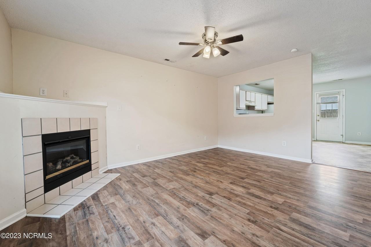 207 Pinegrove Ct - Photo 4 of 19