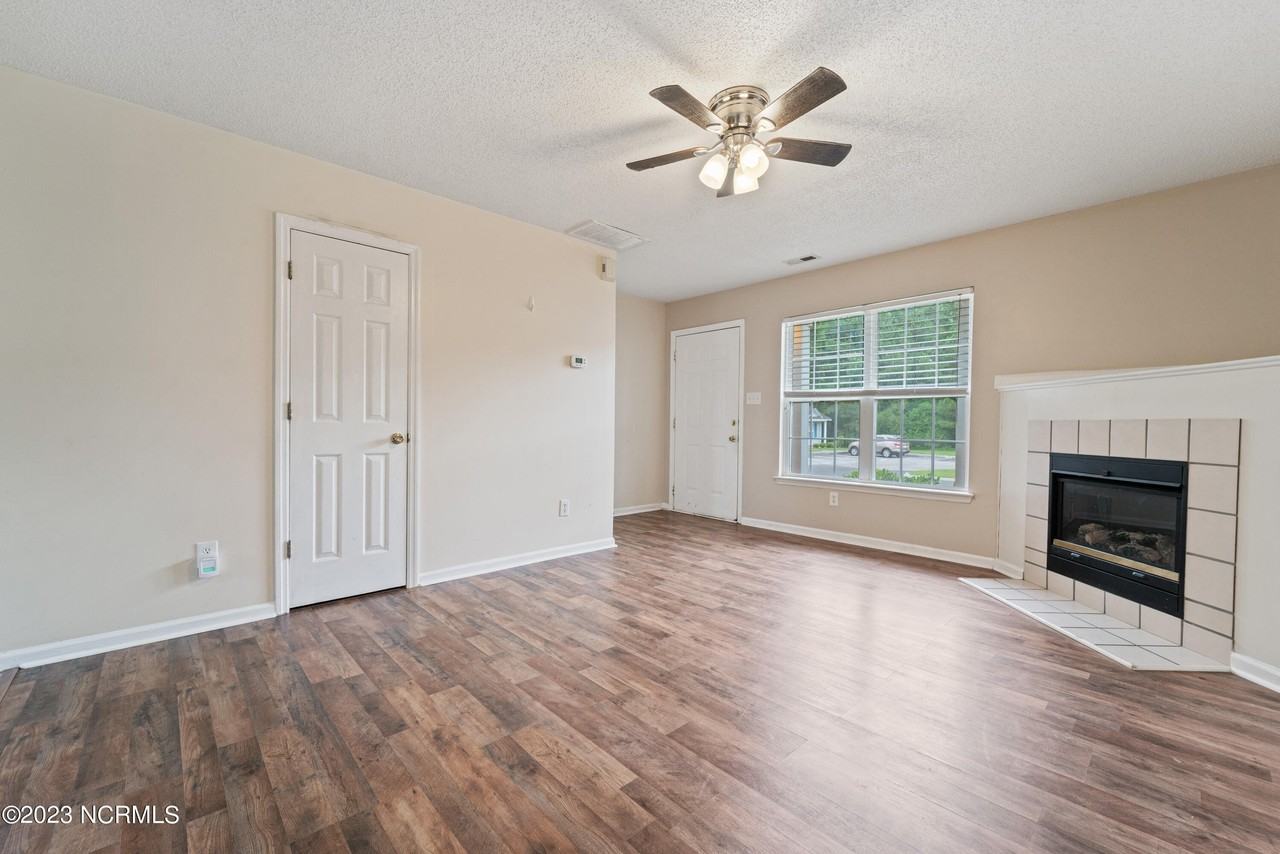 207 Pinegrove Ct - Photo 6 of 19