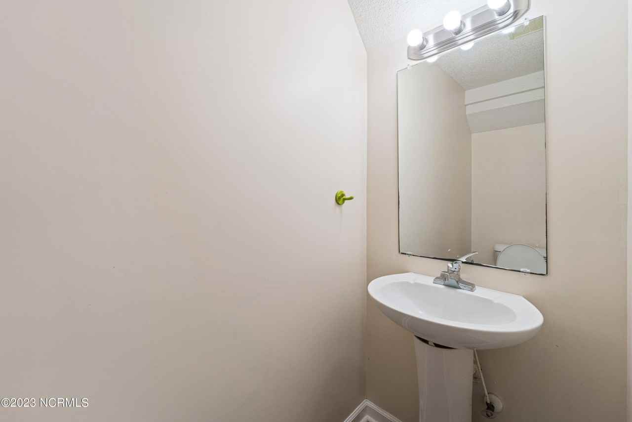 207 Pinegrove Ct - Photo 7 of 19