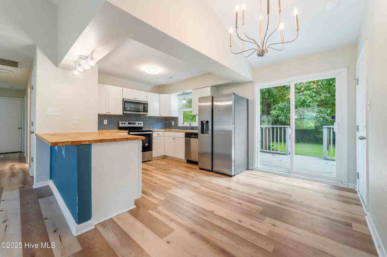 1036 Birchwood Ln - Photo 5 of 15