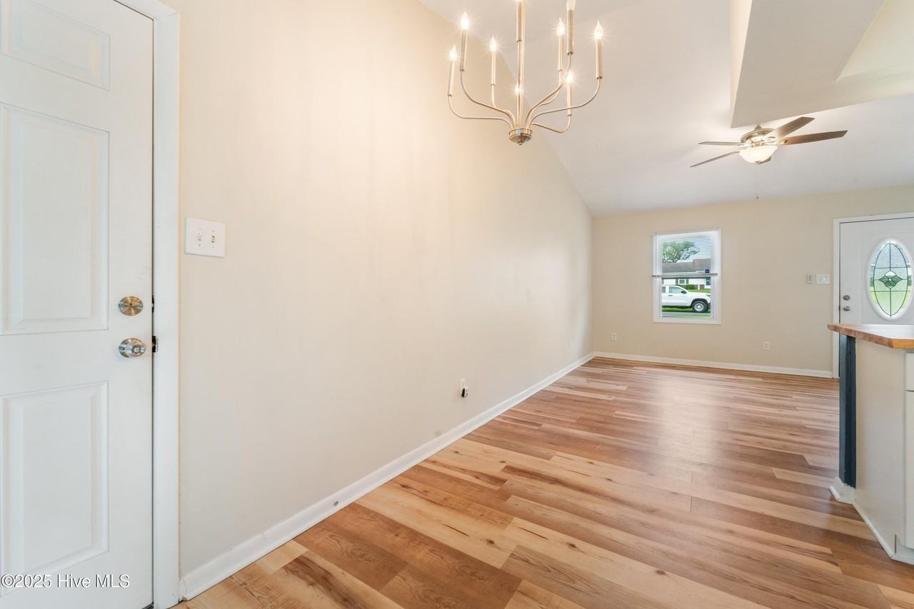 1036 Birchwood Ln - Photo 6 of 15