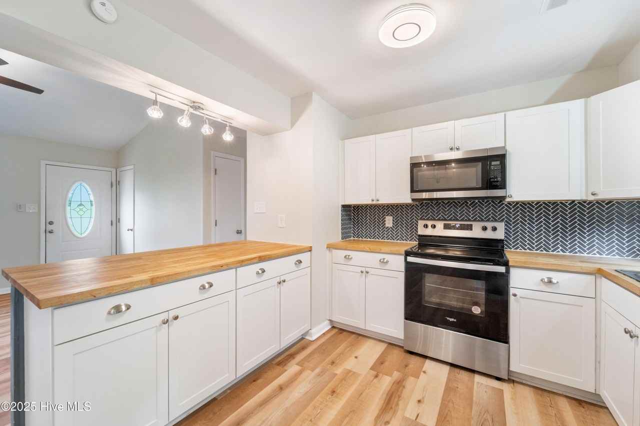 1036 Birchwood Ln - Photo 7 of 15
