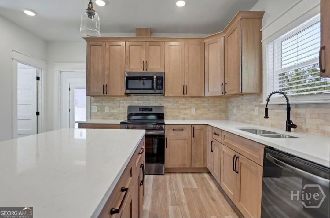 1005 E 35th St - Photo 5 of 7