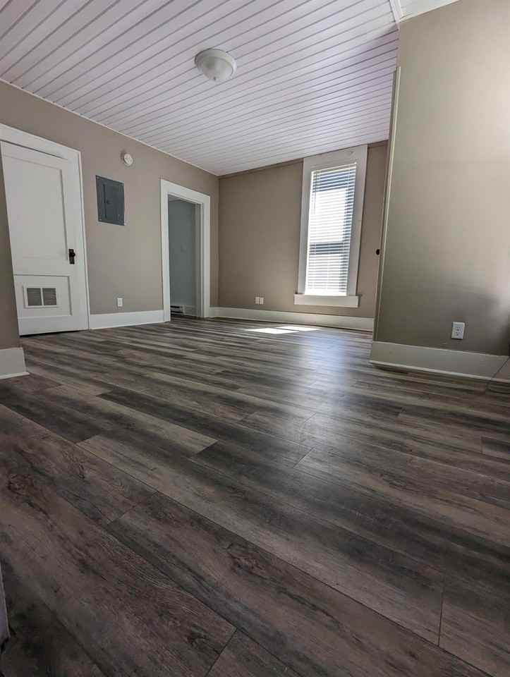 585 W North St #1 - Photo 3 of 14