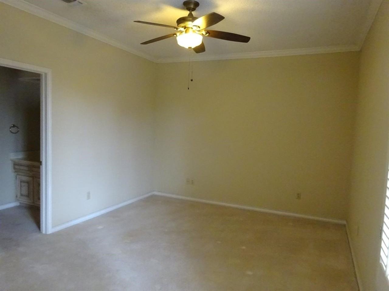 4901 94th St #E - Photo 3 of 10