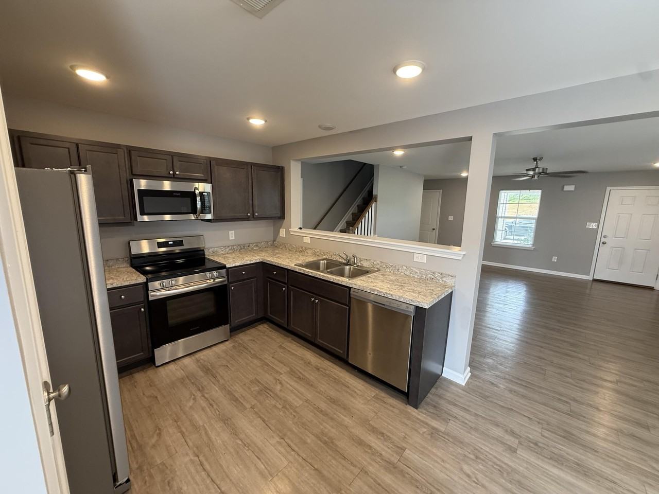 2384 Huntly Pl - Photo 6 of 24