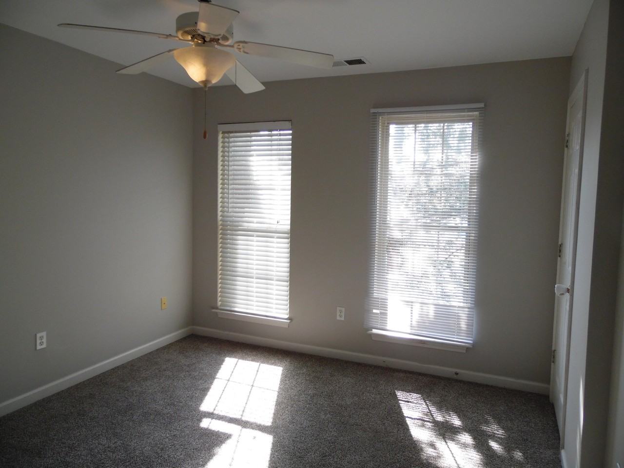 415 Marquis Ave #103 - Photo 6 of 8