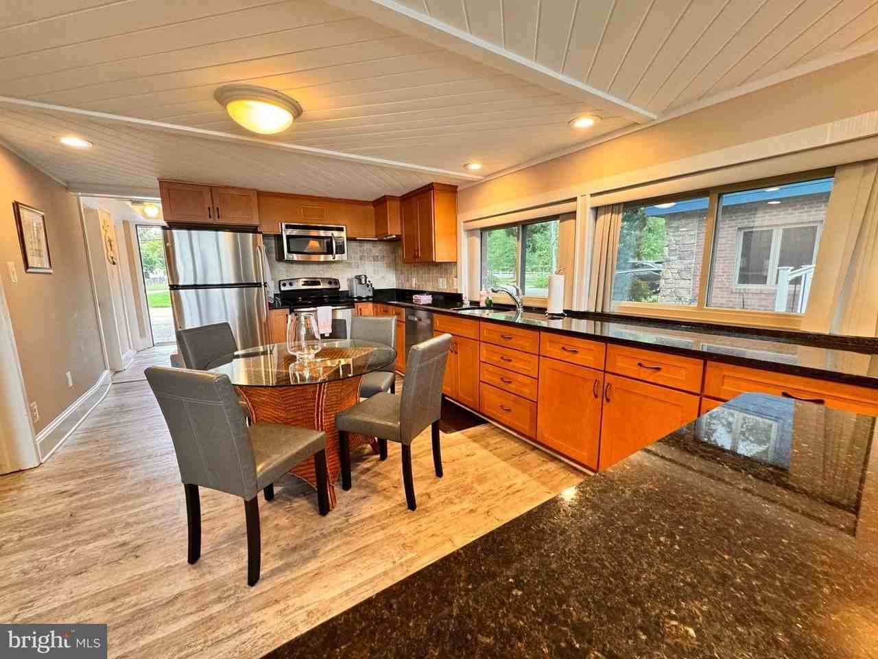 360 North Dr - Photo 5 of 22