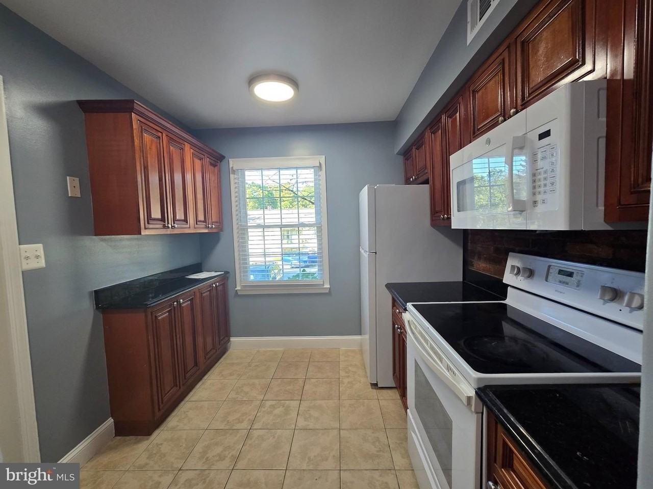 8363 Dunham Ct - Photo 4 of 14