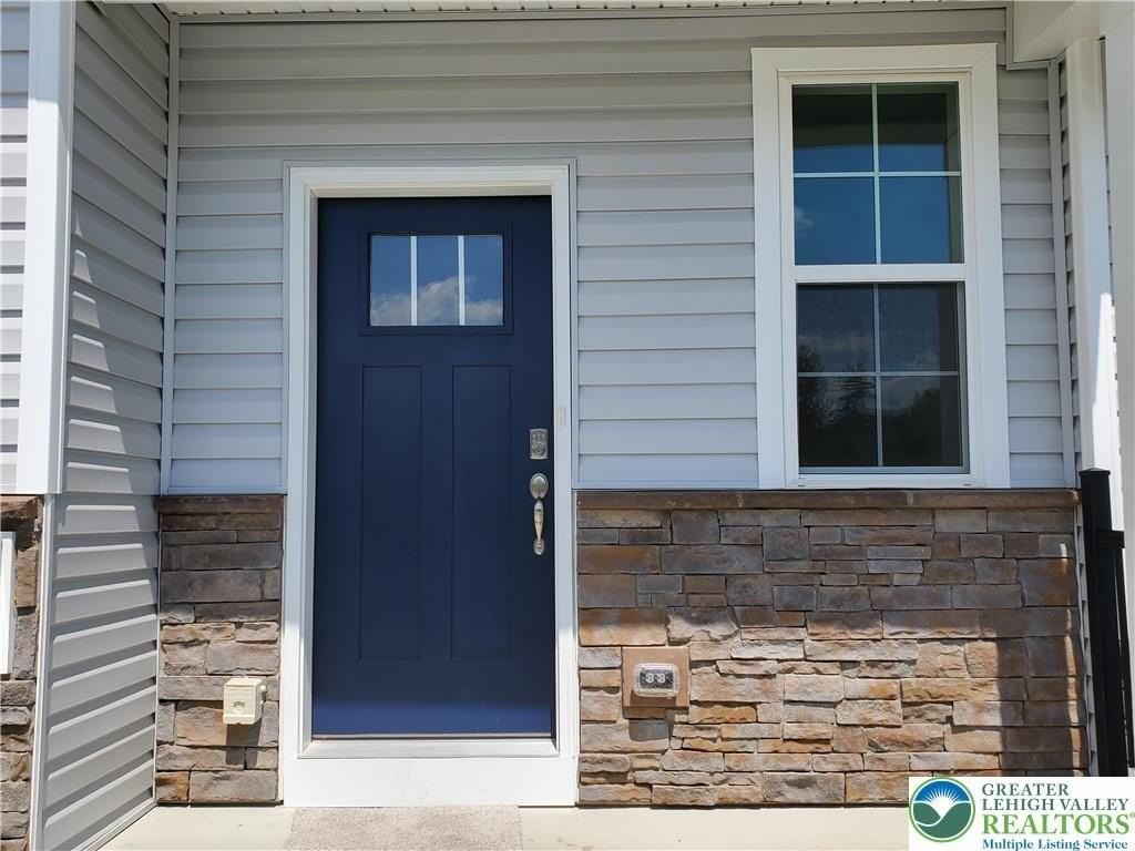 1081 Turnstone Dr - Photo 2 of 37