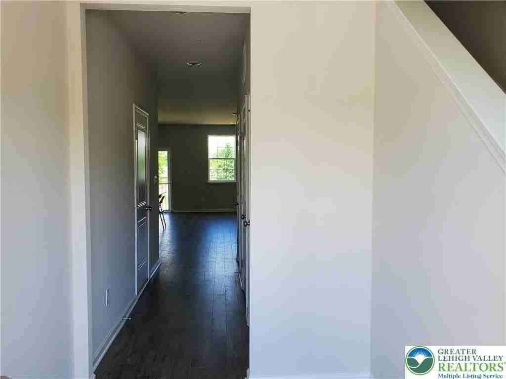 1081 Turnstone Dr - Photo 3 of 37