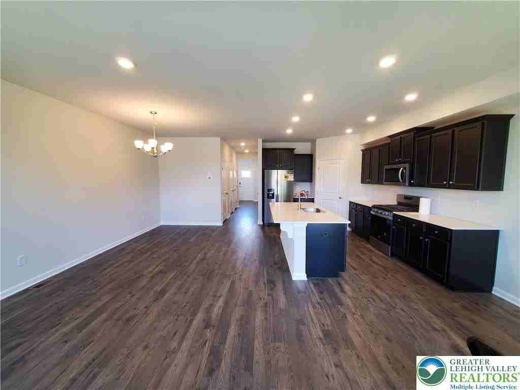 1081 Turnstone Dr - Photo 5 of 37