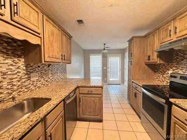 142 James Dr - Photo 5 of 14