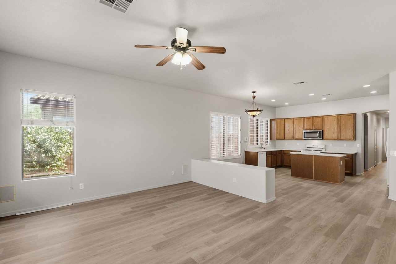 526 E Sheffield Ave - Photo 2 of 38
