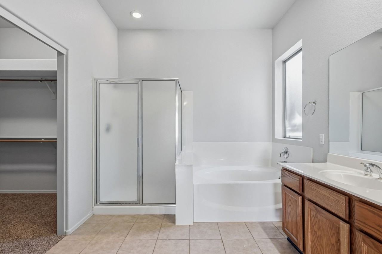 526 E Sheffield Ave - Photo 4 of 38