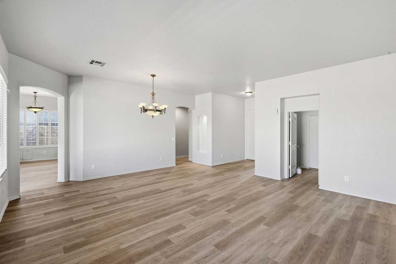 526 E Sheffield Ave - Photo 5 of 38