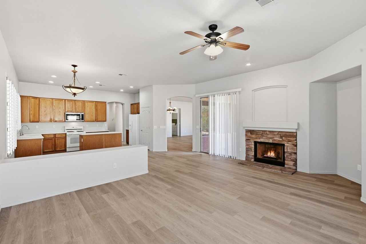 526 E Sheffield Ave - Photo 7 of 38