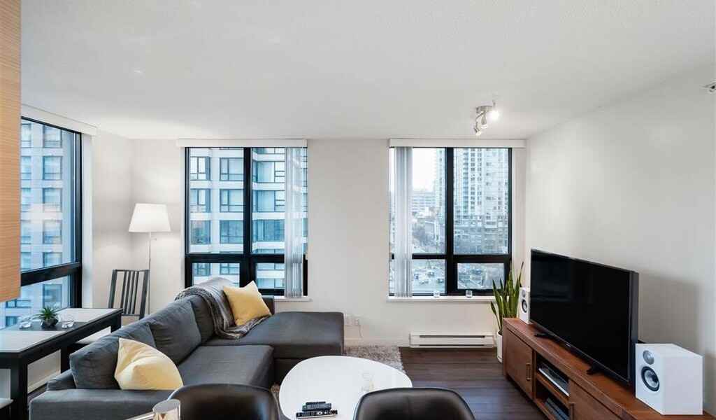909 Mainland Street #14th Floor - Photo 3 of 16