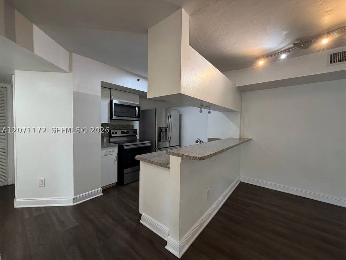 470 S Park Rd #7-207 - Photo 6 of 42