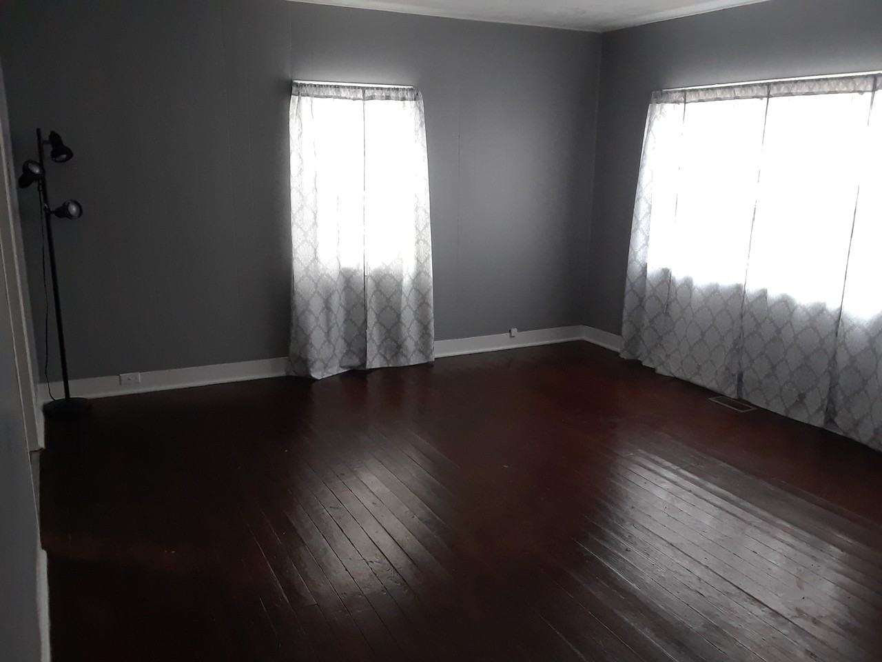 222 Rosehill Avenue - Photo 3 of 11