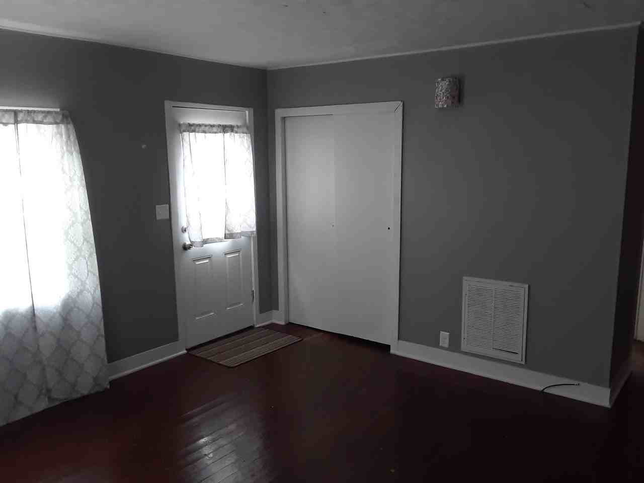 222 Rosehill Avenue - Photo 4 of 11